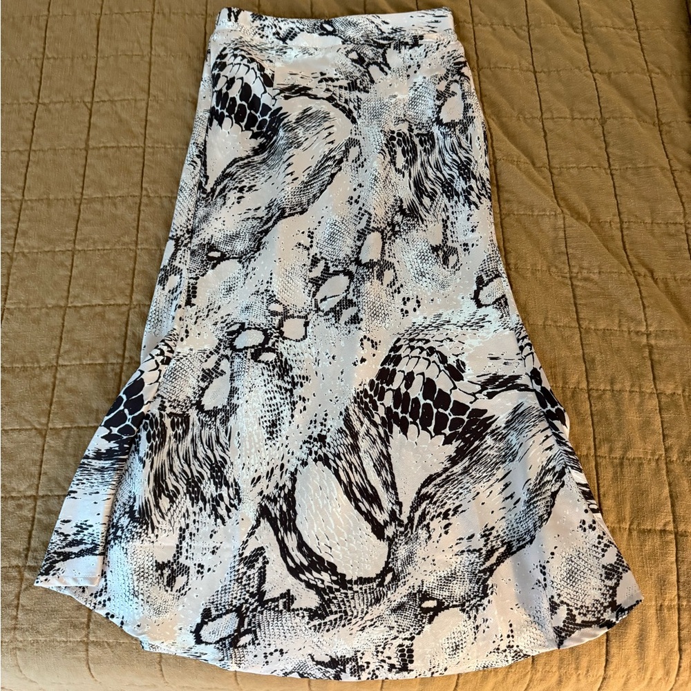 Midi slip skirt in light blush and taupe reptile print. Size AU 6 = US 2.